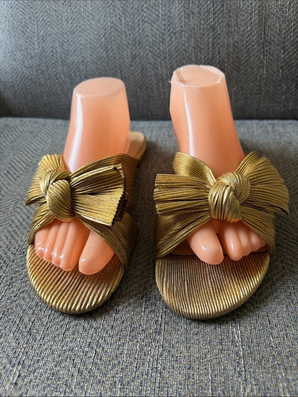 Saks Fifth Avenue Gold Metallic Bow Sandals Size: 39